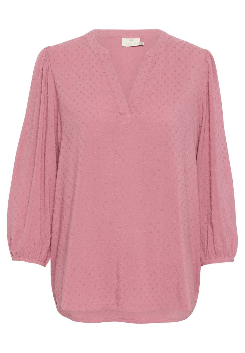 Helle rosa Bluse mit V-Ausschnitt, langen Puffärmeln und strukturiertem gepunktetem Stoff. Abgerundeter Saum und dezente Nähedetails.