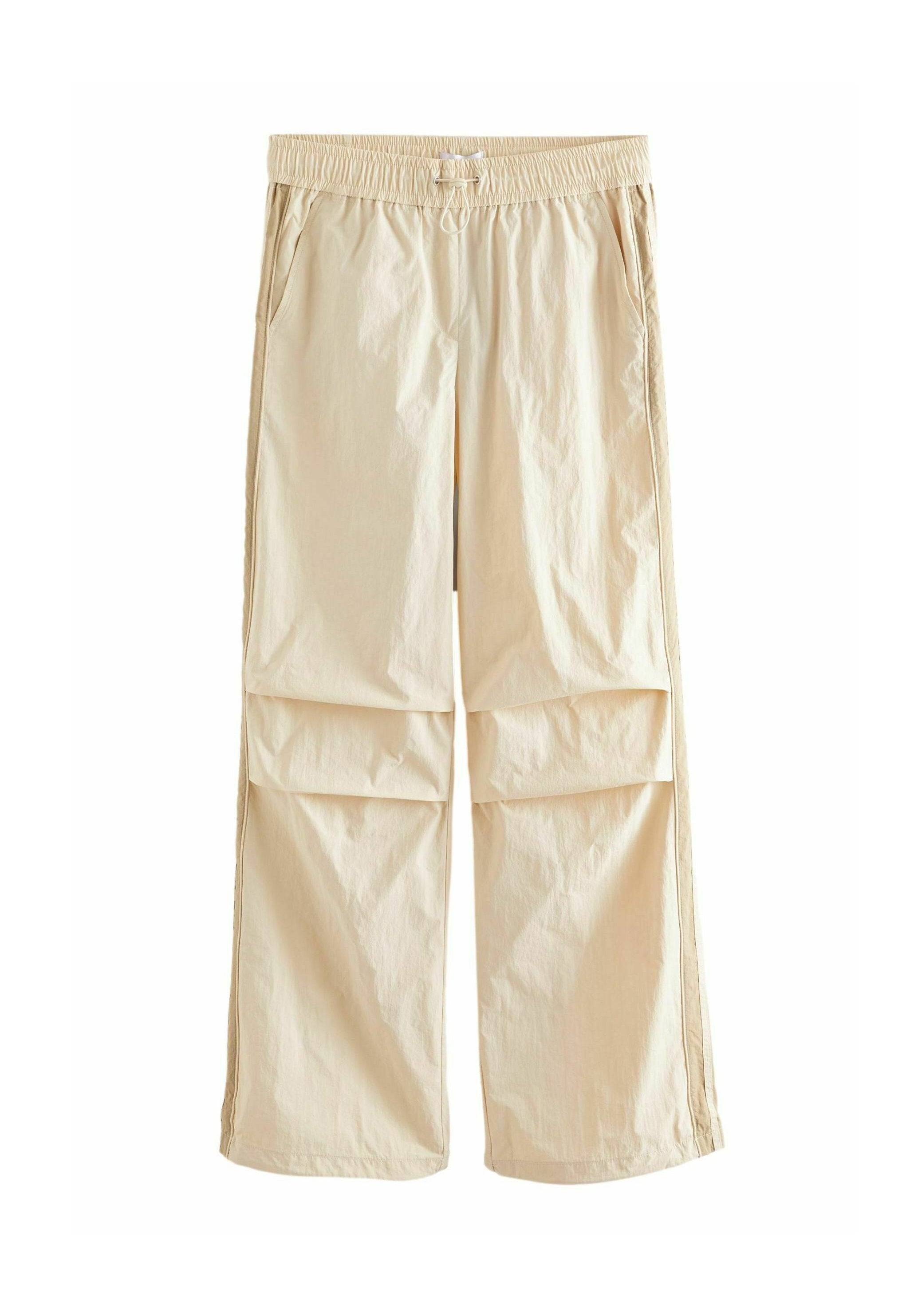 Beige weit geschnittene Hose aus leichtem Stoff, mit elastischem Bund, verstellbarem Kordelzug und seitlichen Taschen. Strukturierte Oberfläche.