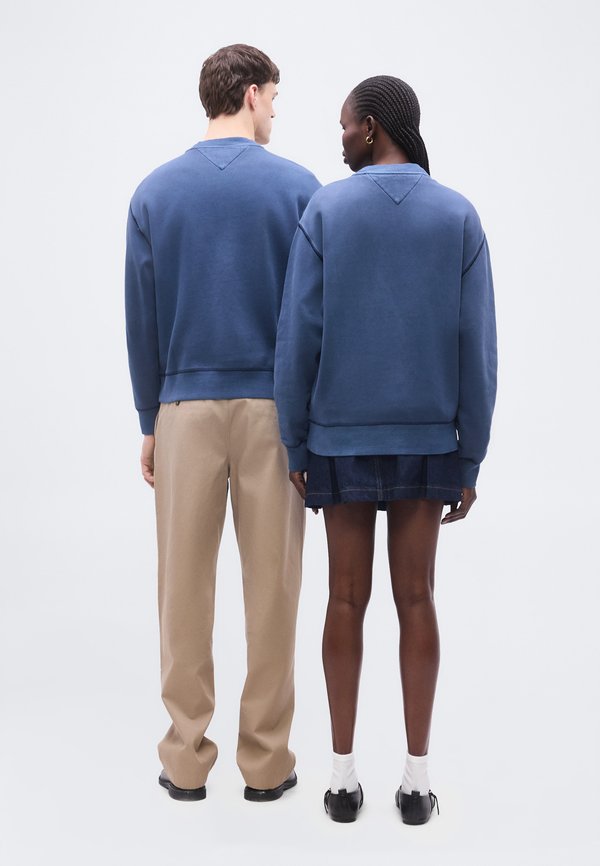 Tommy Jeans LOGO EMBROIDERY WASHED RELAXED FLEECE SWEATSHIRT