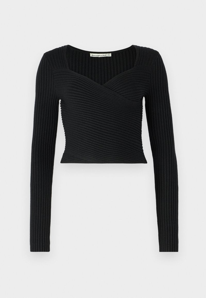 Schwarzes Cropped Top mit langen Ärmeln, ausgestattet mit gerippter Textur und einem überkreuzten Design an der Vorderseite. Glatte Stoffqualität, minimalistischer Stil.
