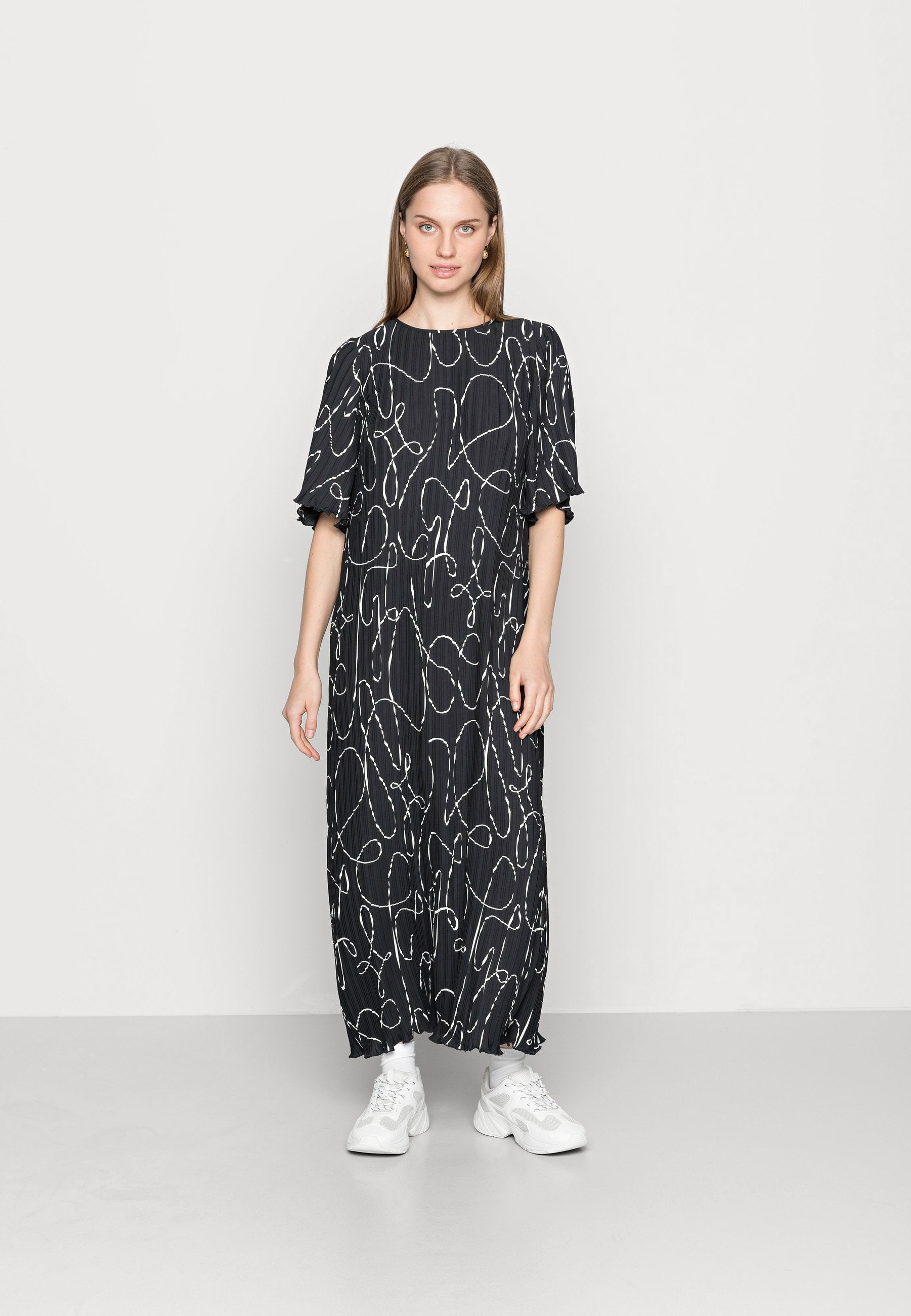 NA-KD WIDE SLEEVE DRESS
