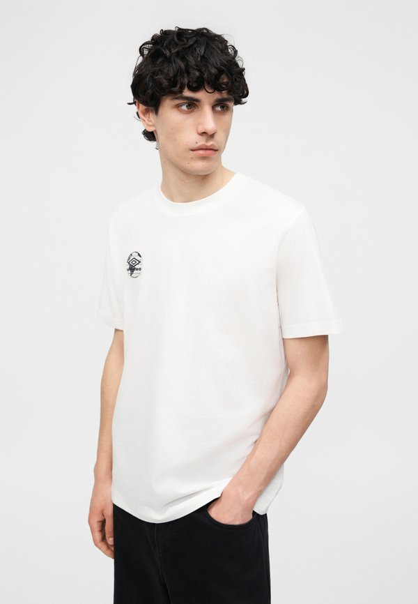 Umbro DESTINATION GRAPHIC TEE UNISEX