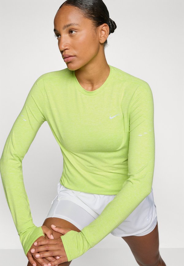 Nike Performance SWIFT