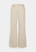 Beige weite Jeans aus Denim, mit einem klassischen Fünf-Taschen-Design, vorderem Knopfverschluss und sichtbaren Nähdetails.
