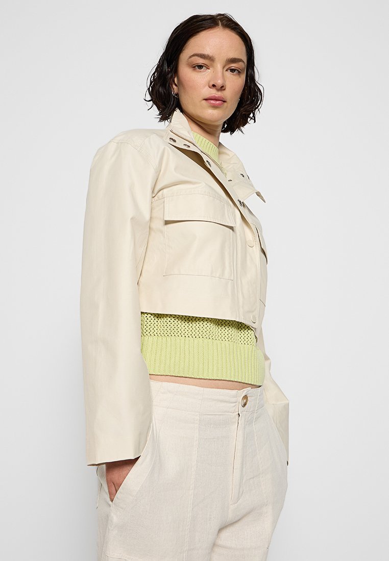DKNY