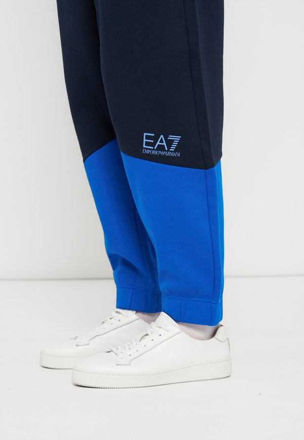 EA7 Emporio Armani