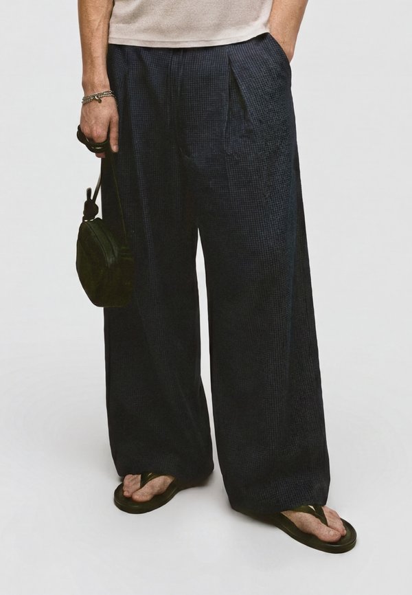 Bershka MEGABAGGY - TROUSERS - Trousers - royal blue