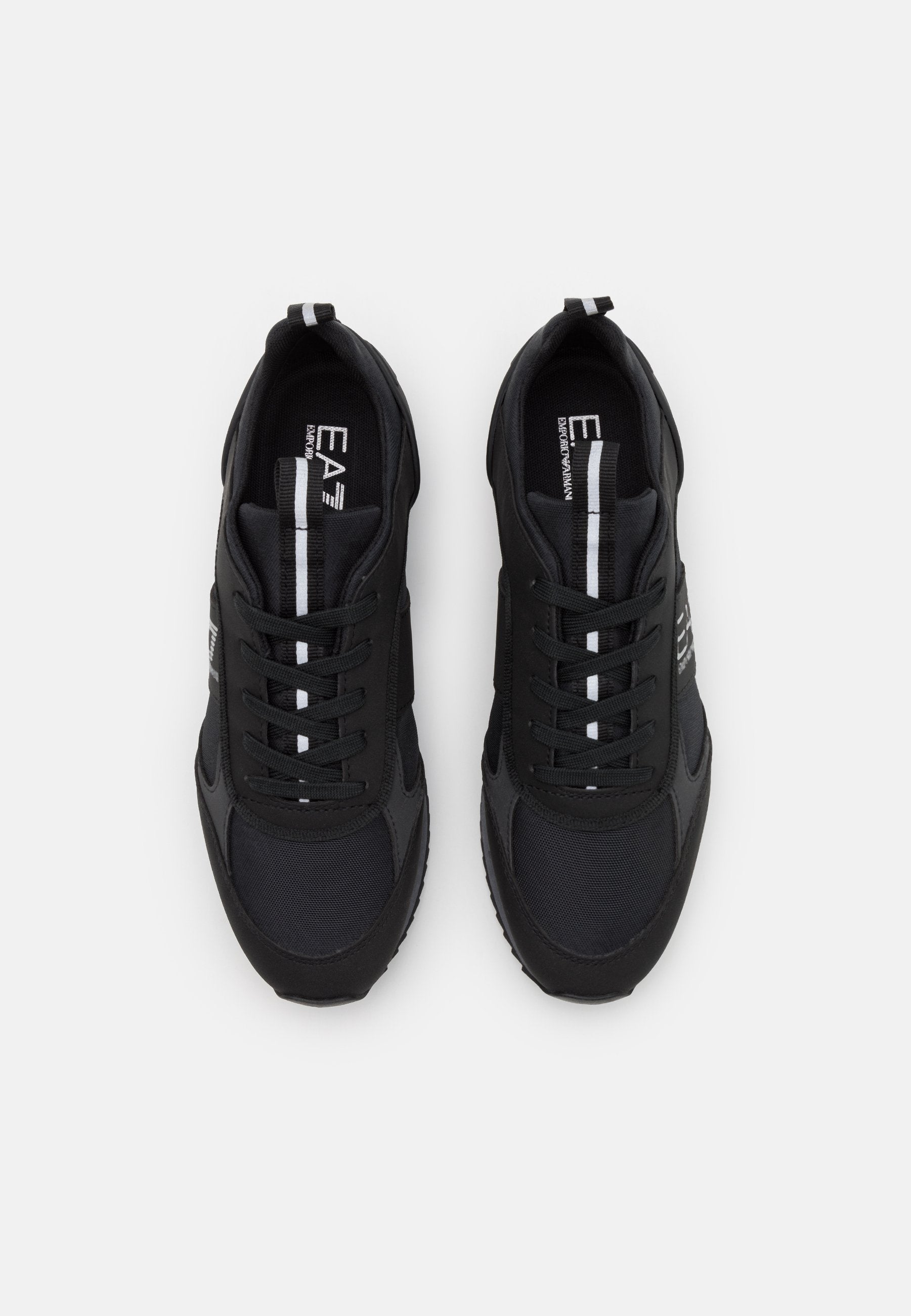 LACES UNISEX Media 4