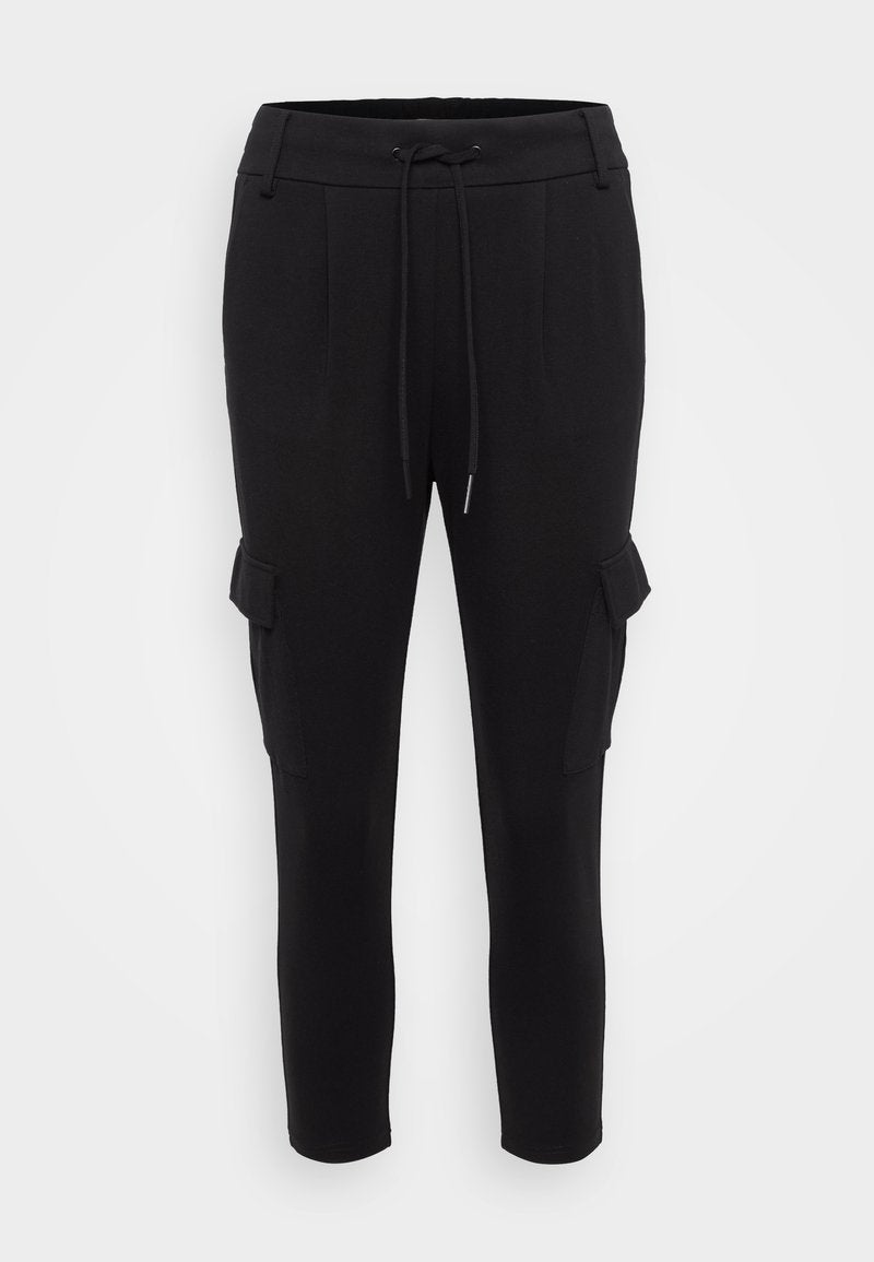 Schwarze Jogginghose mit elastischem Bund, seitlichen Taschen und Cargo-Taschen. Aus weichem Stoff gefertigt, mit einem Slim-Fit-Design.
