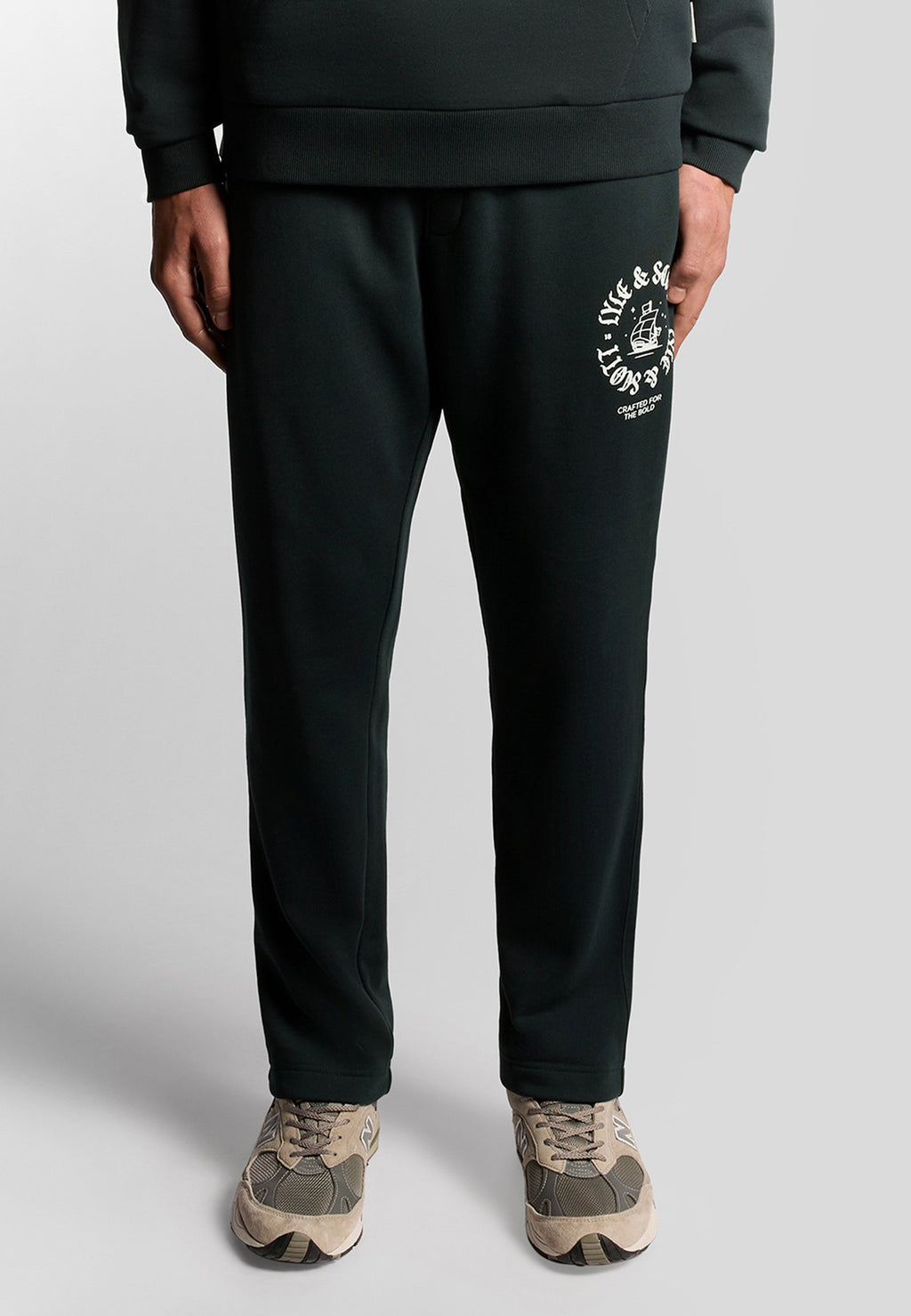 Lyle & Scott MID SHIP INSIGNIA GRAPHIC JOGGER