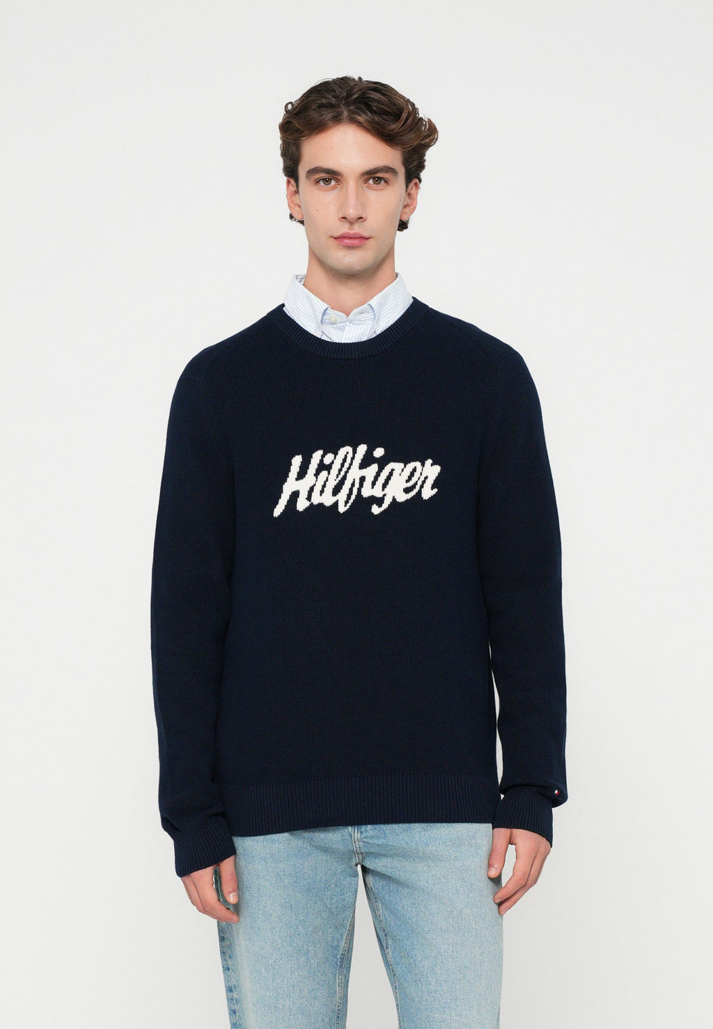 SEASONAL GRAPHIC C NECK Media 3
