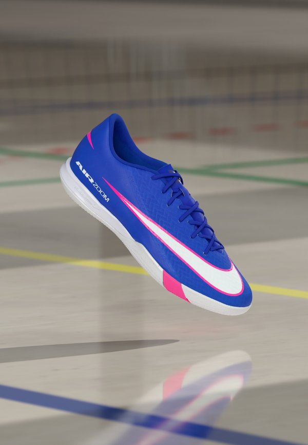 Nike Performance ZOOM VAPOR 16 ACADEMY IC - Indoor football boots - racer blue/white