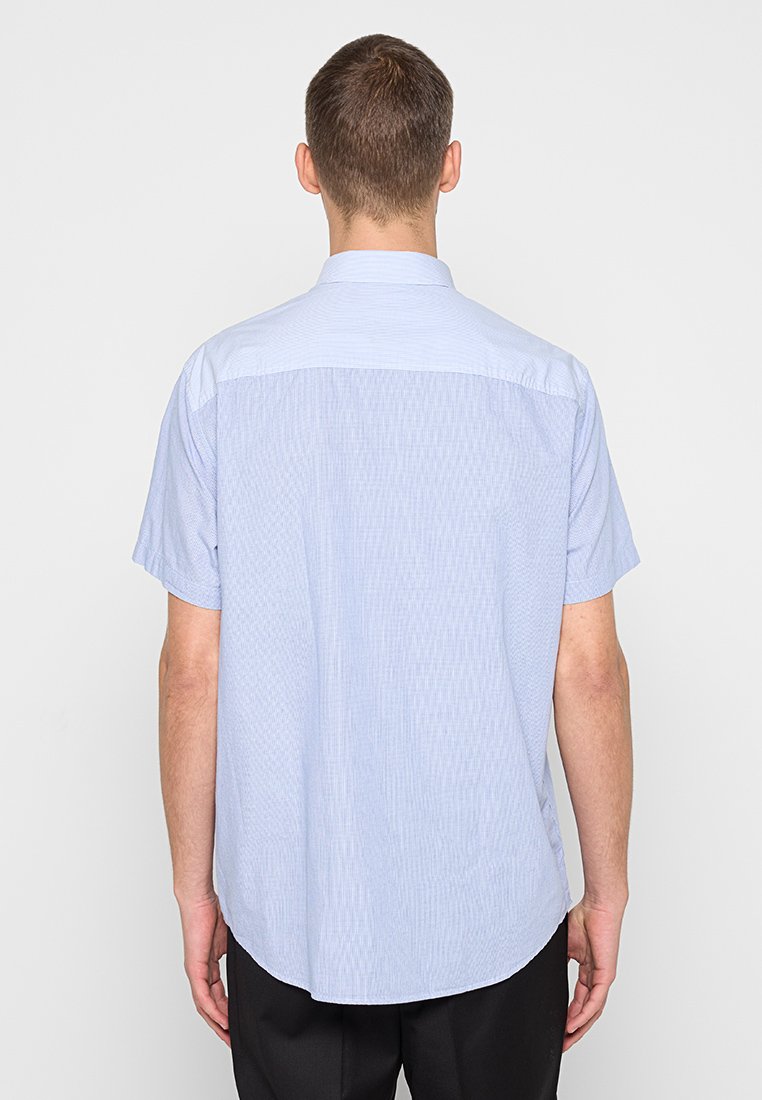 REGULAR FIT Media 4