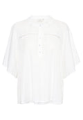 Weißes Blusenshirt mit kurzen, weiten Ärmeln, Rundhalsausschnitt und knöpfbarem Frontverschluss. Verfügt über Spitzenverzierungen über der Brust und einen lockeren Schnitt.