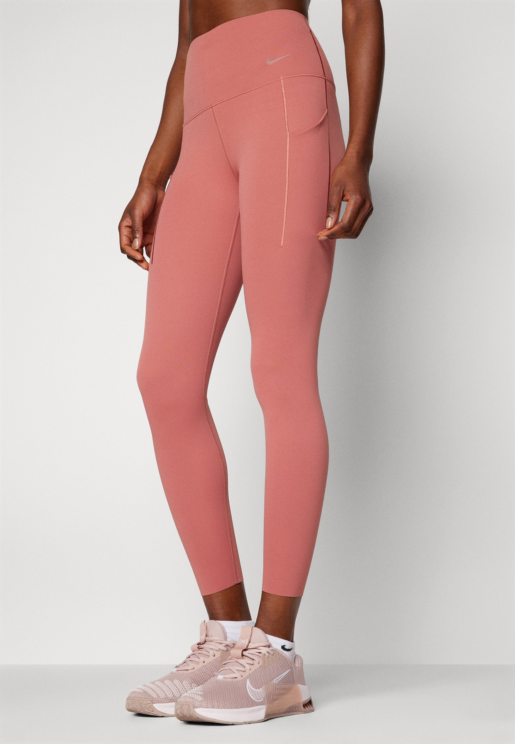 Nike Performance UNIVERSA