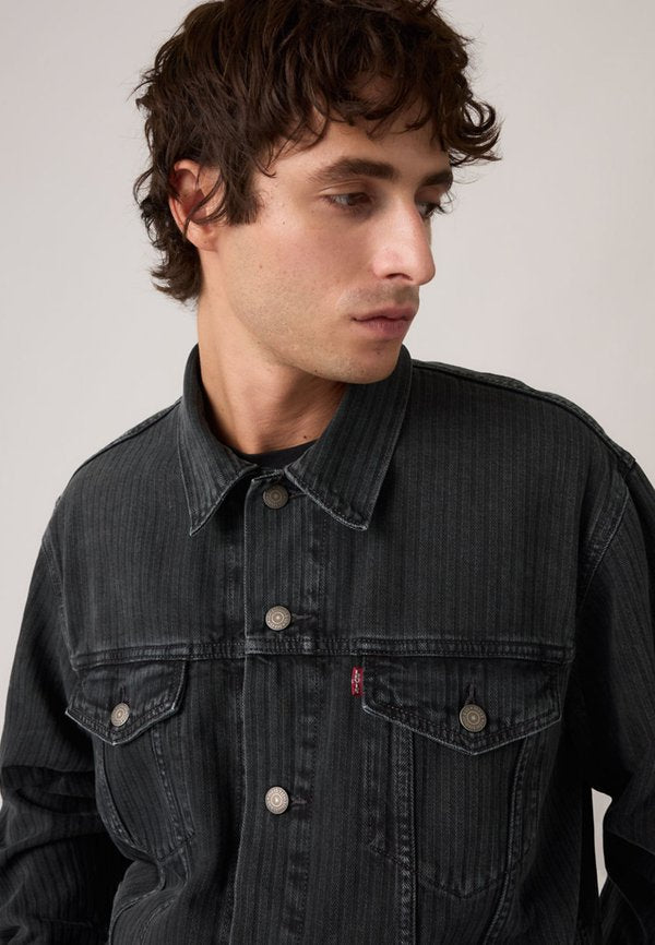 Levi's® RELAXED FIT TRUCKER