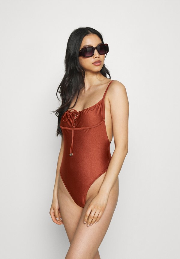 JANTHEE SUIT