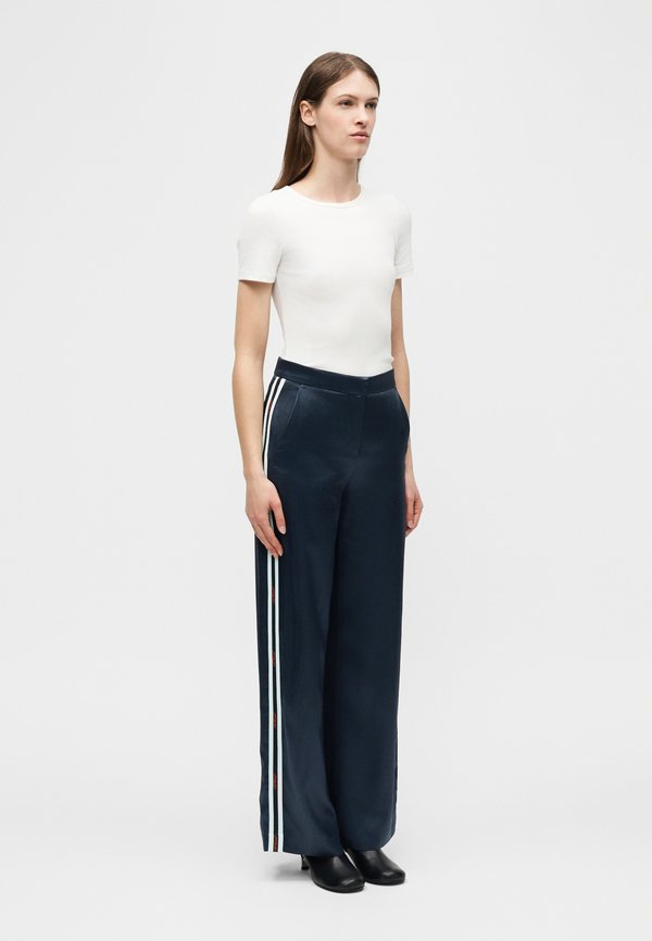OFF-WHITE WIDE PANTS