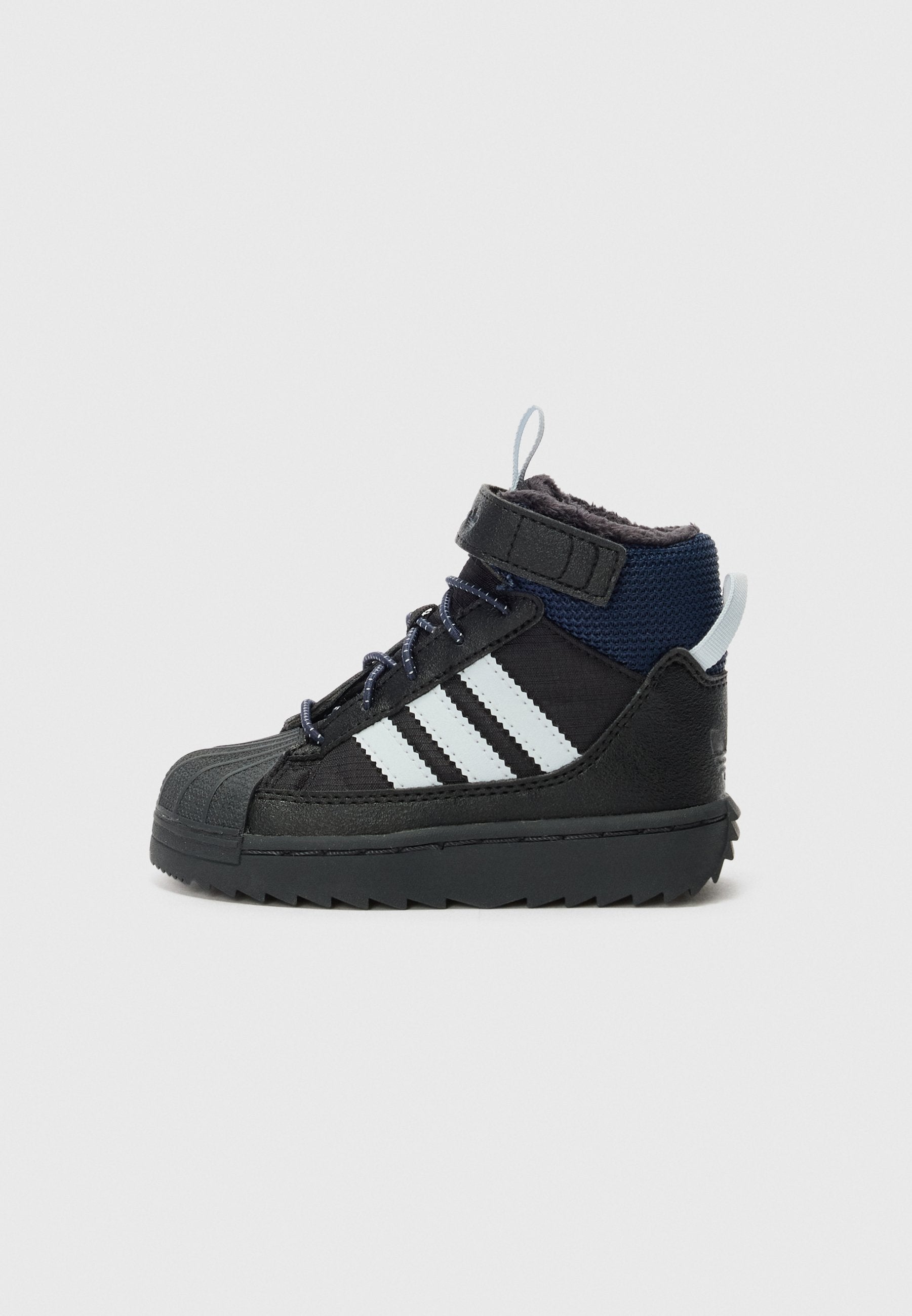 SUPERSTAR TREK UNISEX Media 1
