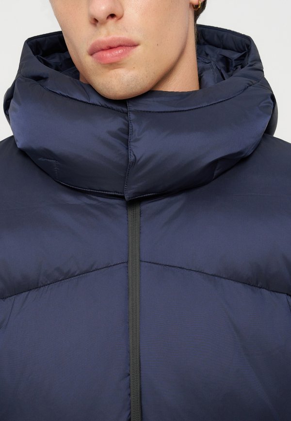 EA7 Emporio Armani