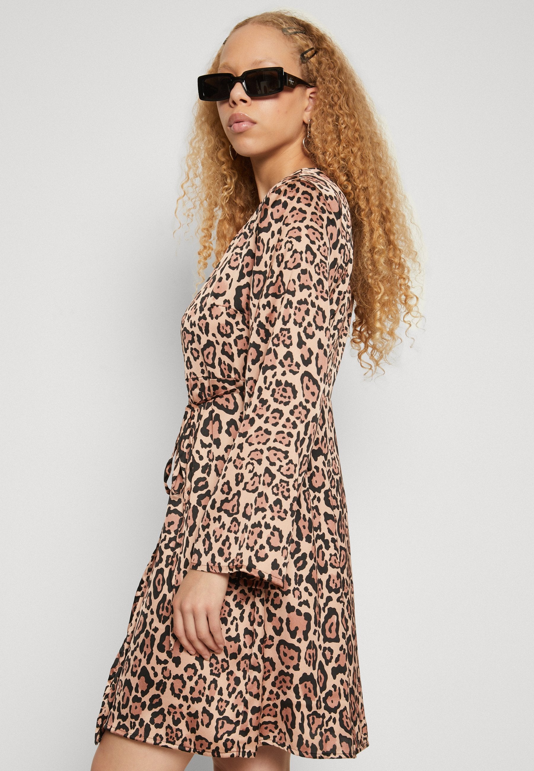 ONLLINNEA WRAP SHORT DRESS Media 5