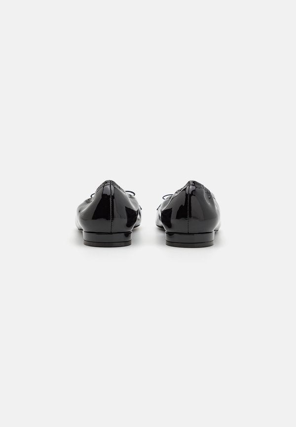 Stuart Weitzman TULLY LOAFER