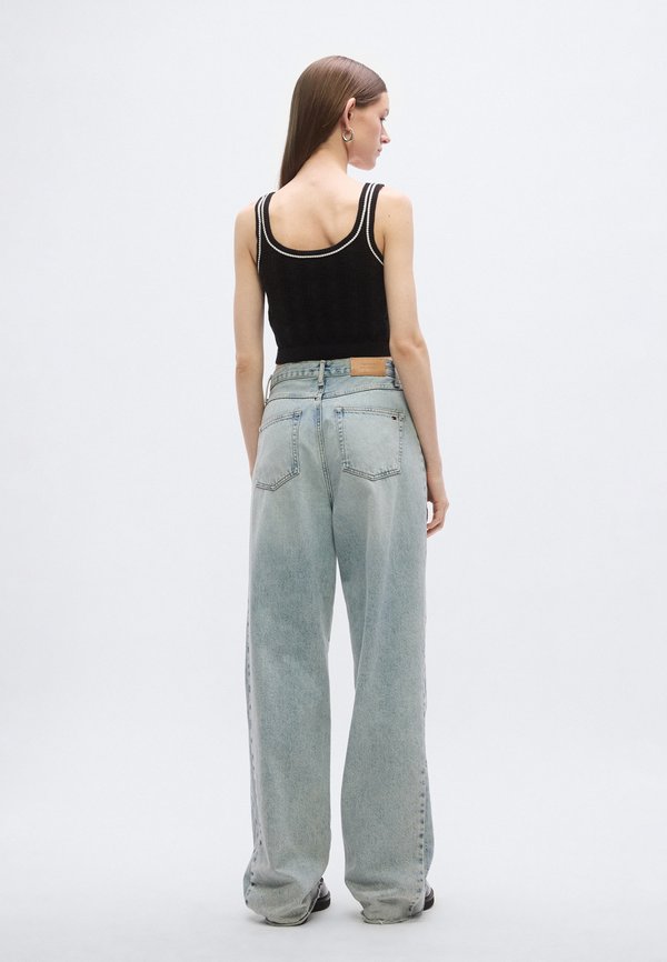 Tommy Jeans FLAG CABLE KNIT CROPPED TANK TOP