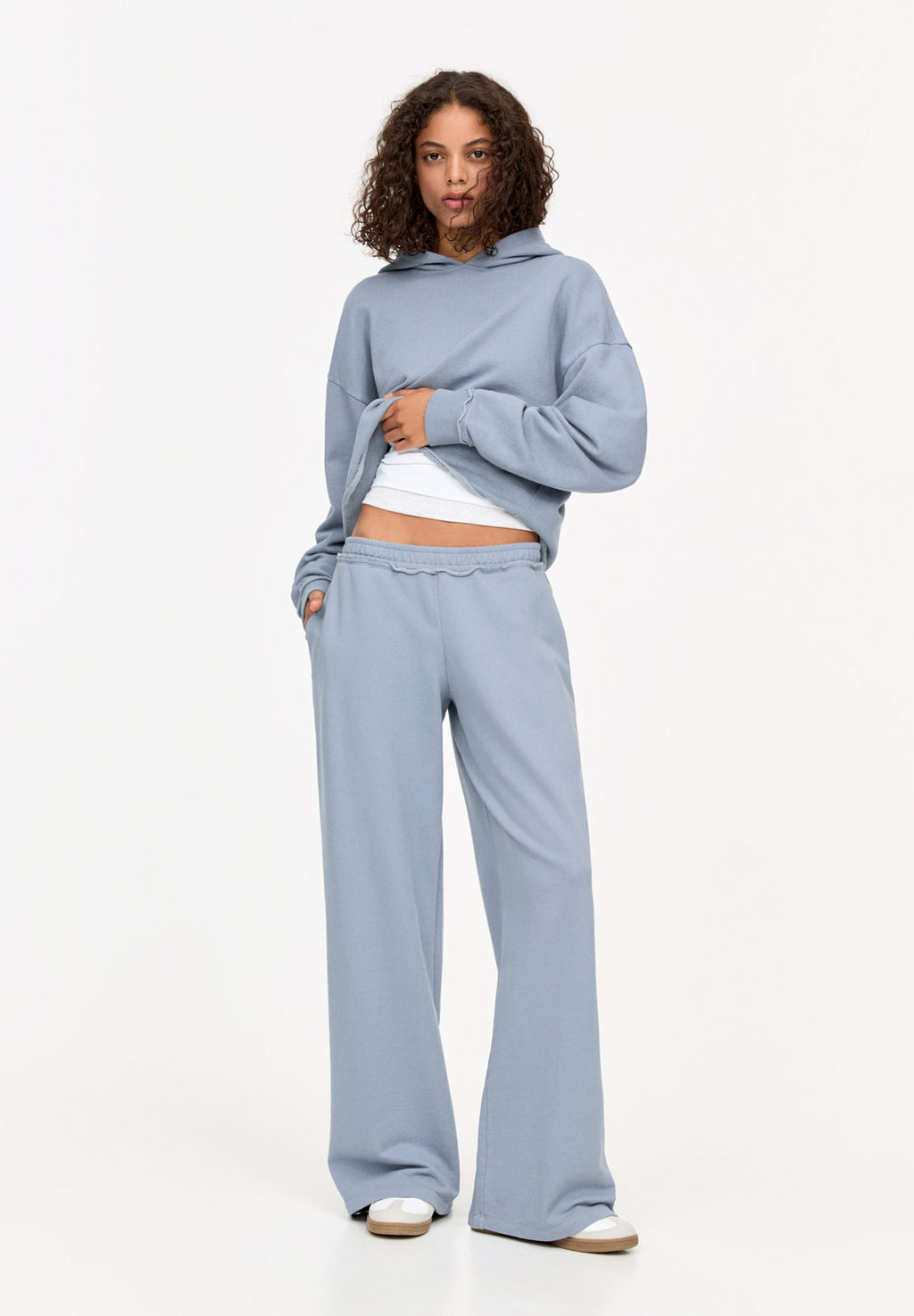 PULL&BEAR WITH FRAYED WAIST