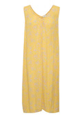 Gelbes ärmelloses Kleid mit V-Ausschnitt, aus weichem Stoff, mit floralen Mustern in Pink und Grün sowie einer entspannten, fließenden Silhouette.