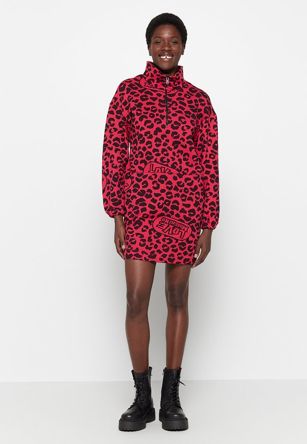 Love Moschino