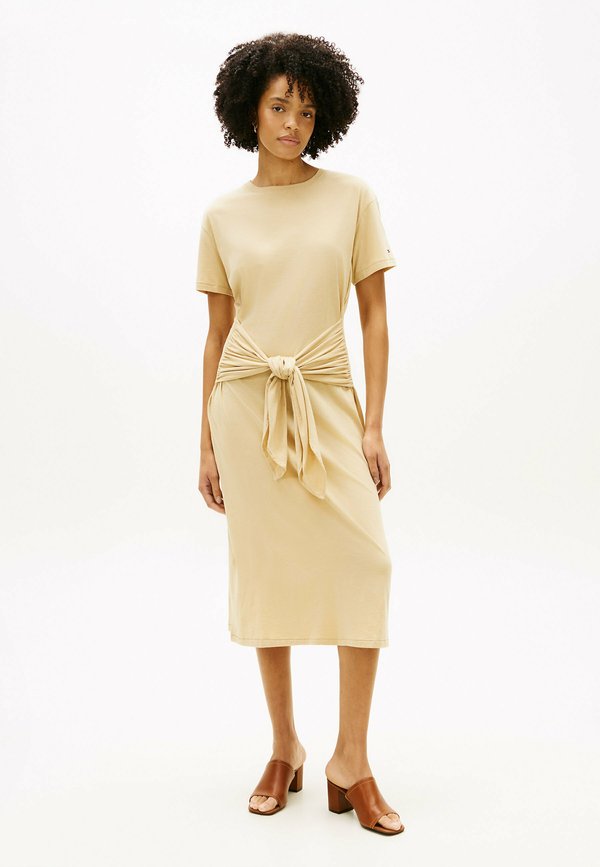 Tommy Hilfiger TEXTURED KNOT MIDI - Jersey dress - harvest wheat