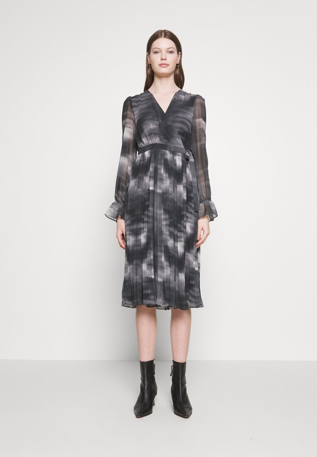 NA-KD TIE DYE MIDI PLEATED DRESS