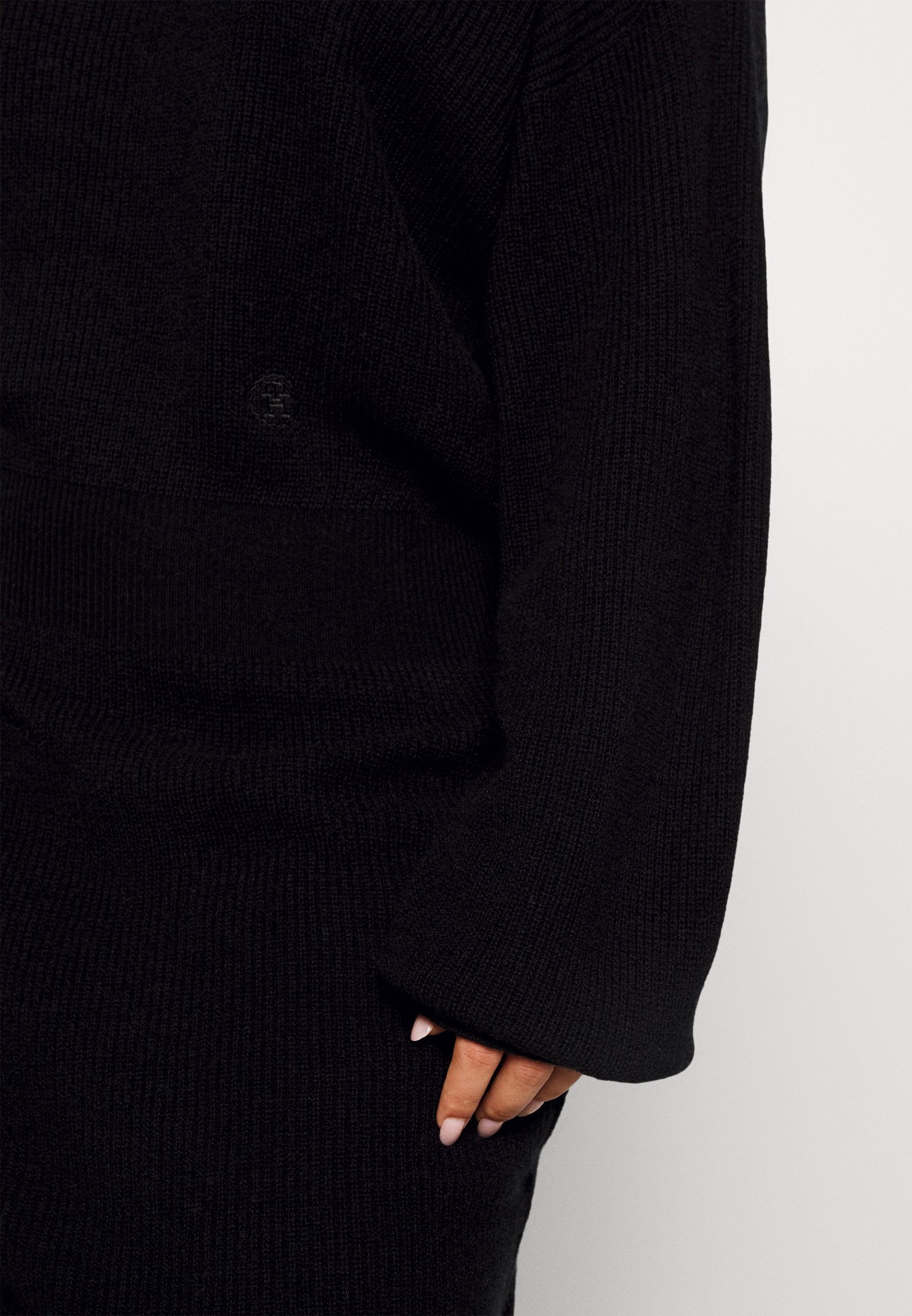 WAISTED DRESS Media 5
