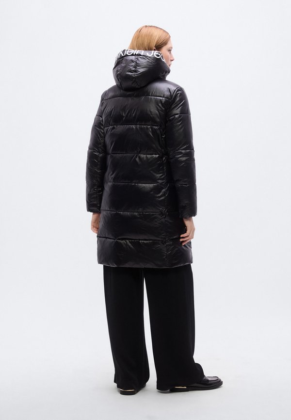Calvin Klein Jeans SHINY LONG LOGO PUFFER