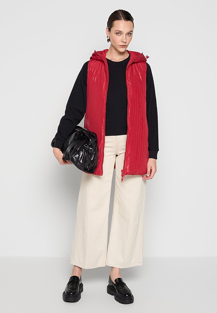 Armani Exchange Weste Media 2