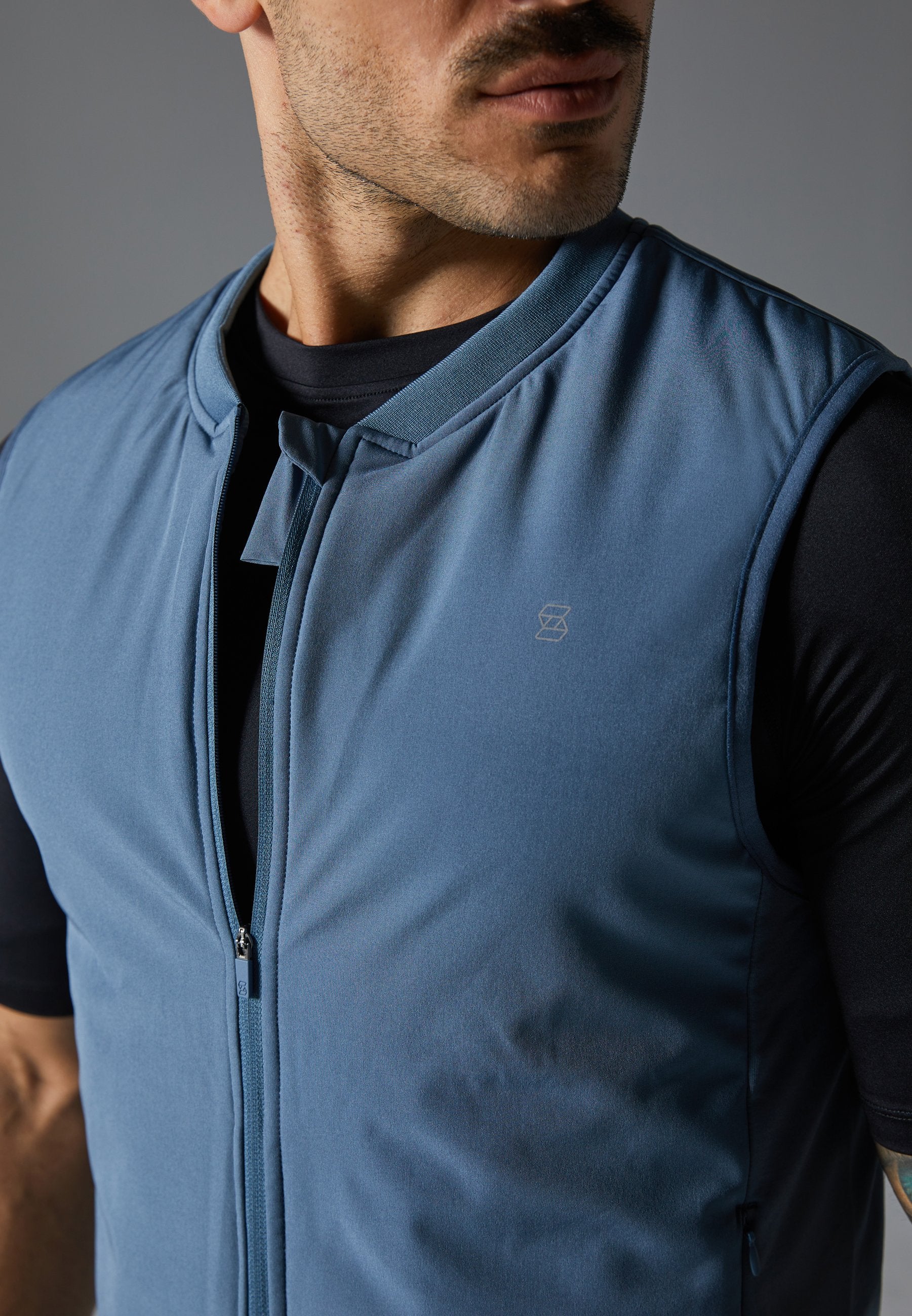 Pier One Sport SLEEVELESS ZIP UP TRAINING GILET WITH POCKETS