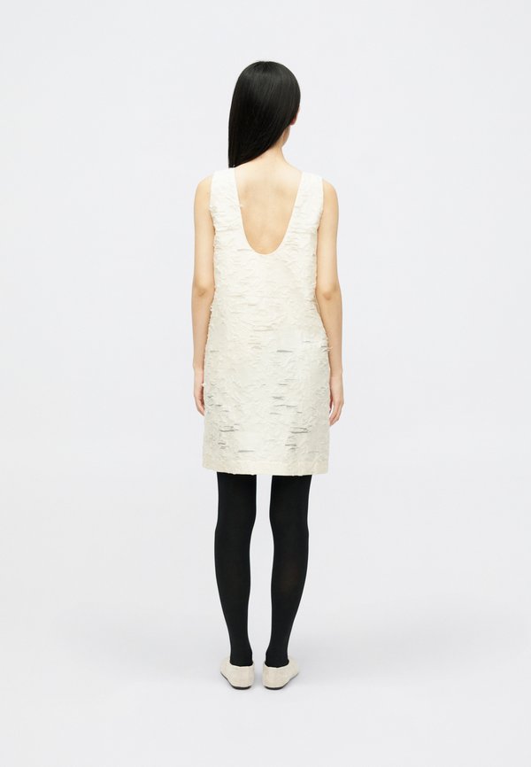 DAY Birger et Mikkelsen DURANT REFINED STRUCTURE