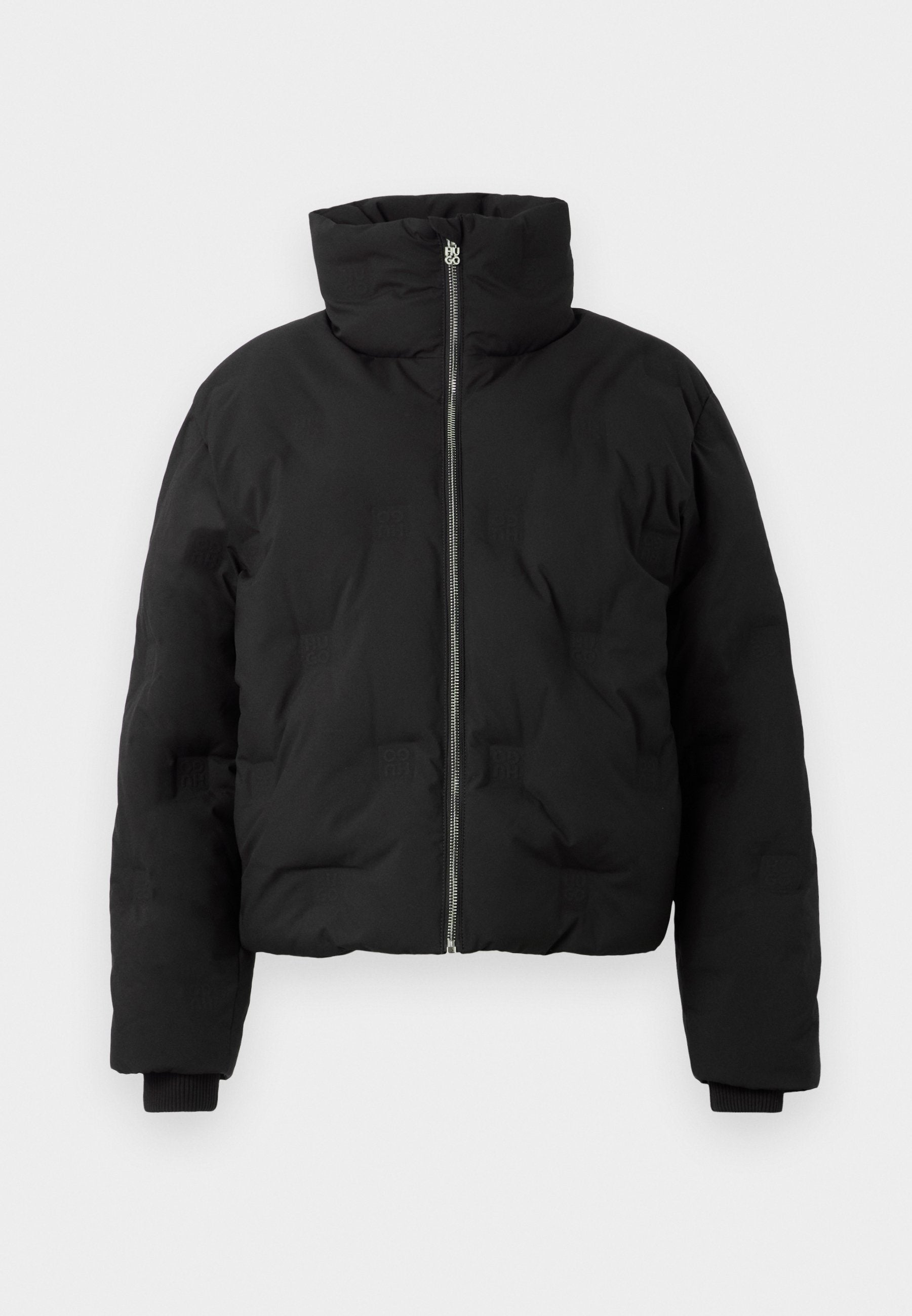 Schwarze Daunenjacke mit hohem Kragen und Reißverschluss, mit einem gemusterten Material, gerippten Manschetten und einer verkürzten Silhouette.