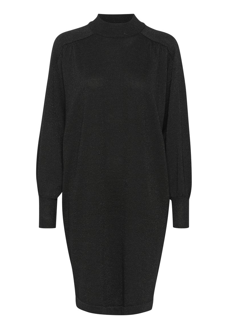 Schwarzes Strickkleid mit hohem Hals, langen Ballonärmeln und gerippten Bündchen. Verfügt über einen subtilen Glanz und eine oversized Silhouette.