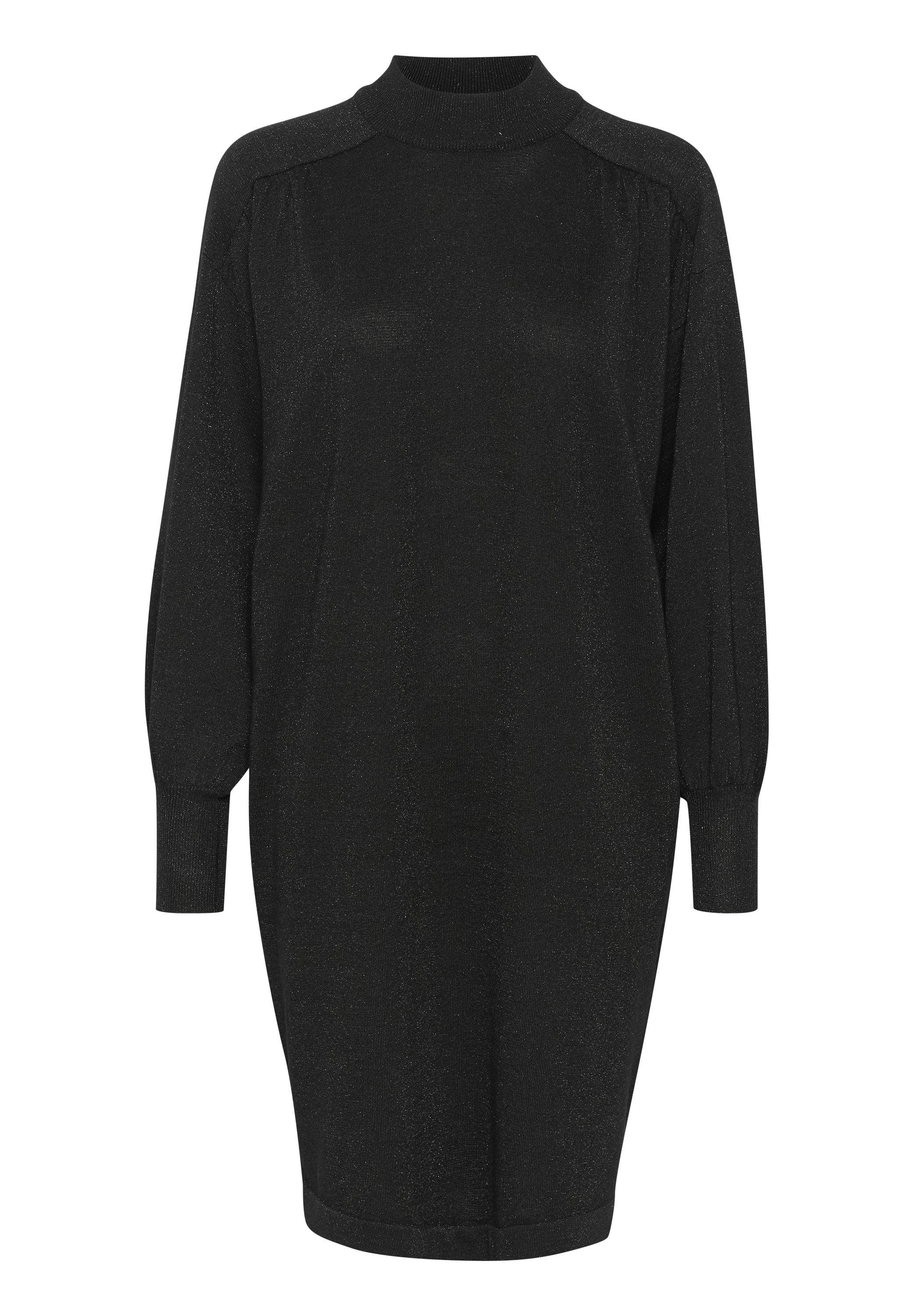 Schwarzes Strickkleid mit hohem Hals, langen Ballonärmeln und gerippten Bündchen. Verfügt über einen subtilen Glanz und eine oversized Silhouette.