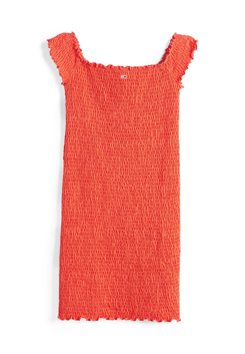 Coralfarbenes Kleid mit Smock, kurzen Rüschensäumen und geradem Schnitt. Strukturierter Stoff, gewellter Saum und ein kleines Logotag in der Mitte.
