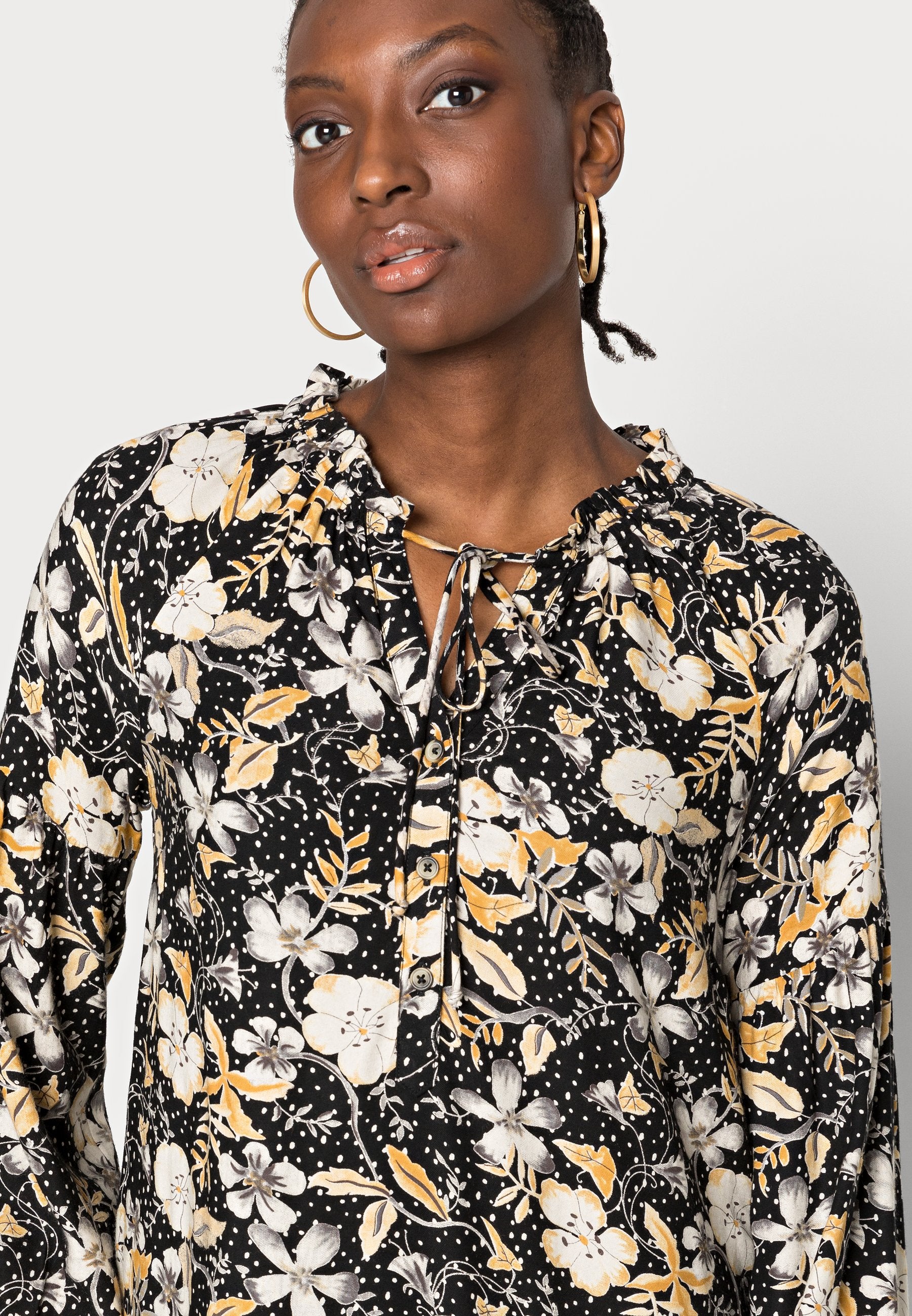 Thought SEYMOUR FRILL NECK TOP