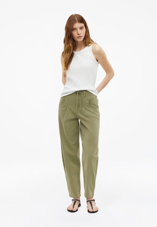 s.Oliver HOSE - Baggy Jeans - olivgrün