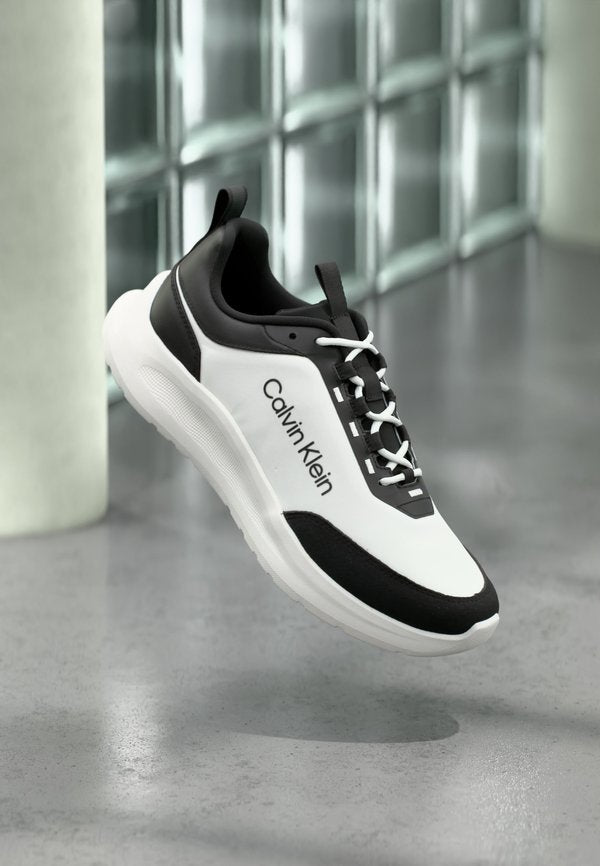 Calvin Klein LIGHT RUNN ESS LACEUP - Trainers - black/bright white