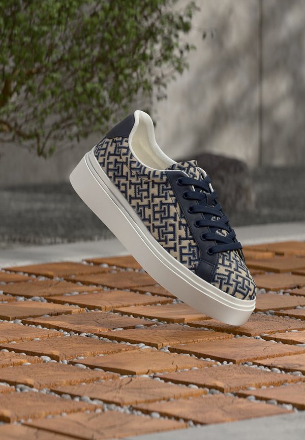 Tommy Hilfiger TH CHIC PLATFORM MONOGRAM - Trainers - space blue