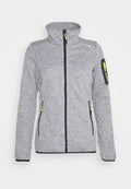 Graue Fleecejacke mit hohem Kragen, Frontreißverschluss, zwei Seitentaschen und eine Reißverschlusstasche am linken Arm. Mit schwarzem Rand und gelben Akzenten.