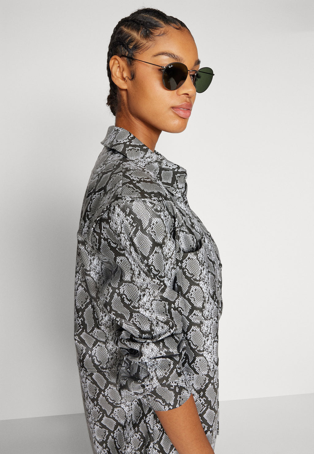 ONLCARYS SNAKE SHACKET  Media 5