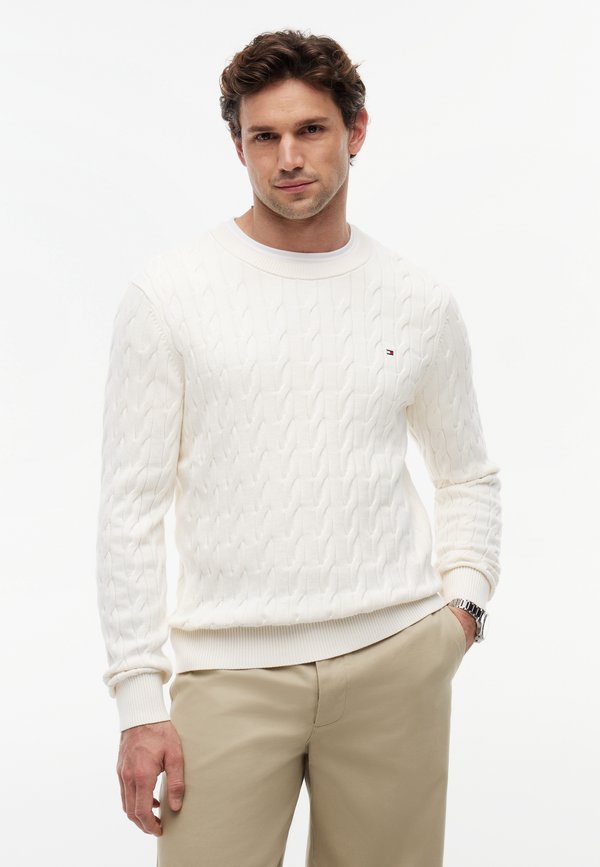 Tommy Hilfiger CLASSIC CABLE CREW NECK  ELEVATED ESSENTIALS - Jumper - ivory petal