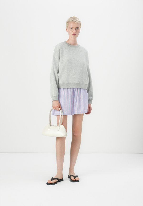 GAP WEDGE SEAMED CREW