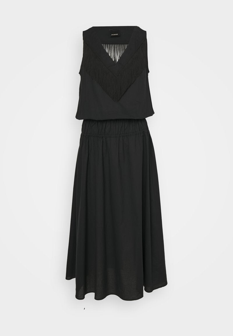 Schwarzes ärmelloses Kleid mit V-Ausschnitt, das Fransen details am Oberteil, einen elastischen Taillenbund und einen fließenden, knielangen Rock hat.